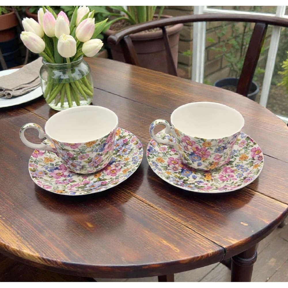 Vintage Laura Chintz Floral Teacups & Saucers England Cottagecore Shabbychic